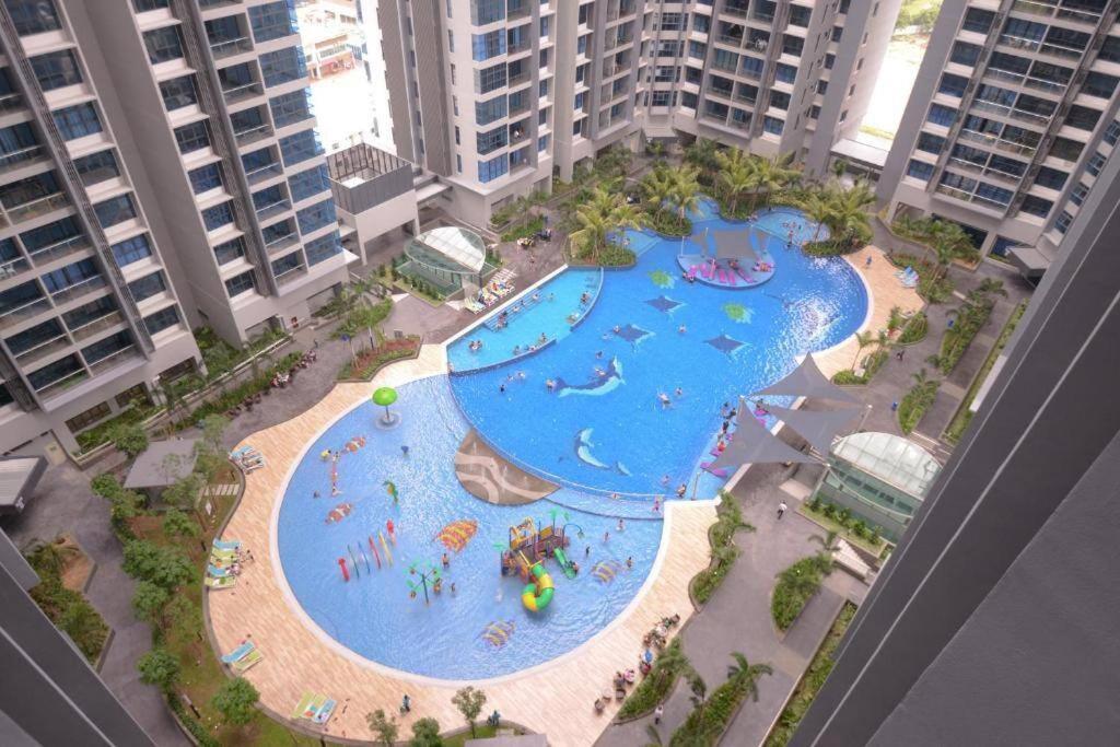 Апартаменты Cozy Haven Atlantis With Large Swimming Pool Малакка Экстерьер фото